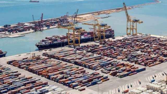 Contenedores de mercancías en el Puerto de Barcelona, infraestructura clave para las exportaciones de Cataluña / EP