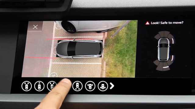 Un sistema de estacionamiento para automóviles equipado con cámaras de Ficosa / FICOSA