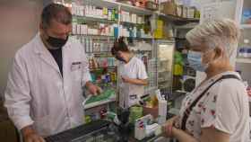 Empleados de farmacias en Cataluña / EP