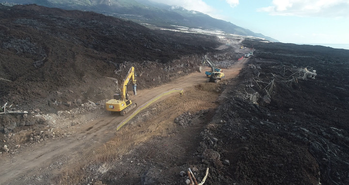 Trabajos de Dragados en La Palma para restituir la conexión en la isla tras la erupción volcánica / ACS