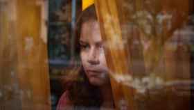 Amy Adams en la adaptación cinematográfica de 'La mujer en la ventana' / NETFLIX