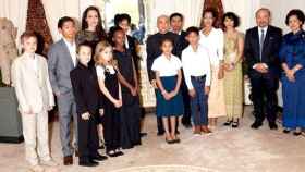 Angelina Jolie rodeada de sus seis hijos en la presentación de su nueva película ambientada en Camboya / NETFLIX