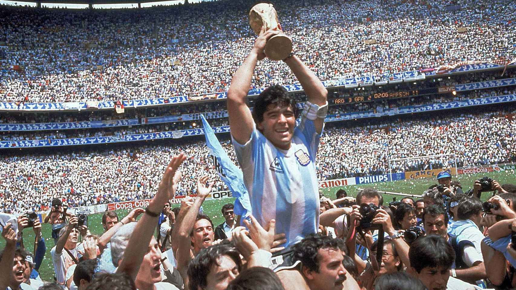 Maradona, campeón del mundo con Argentina en 1986 / REDES