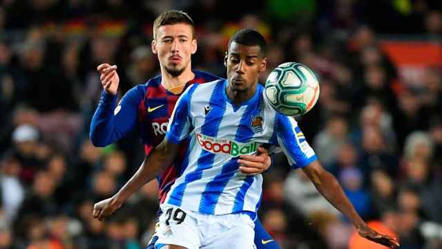 Alexander Isak, el delantero centro de la Real Sociedad defendido por Lenglet / EFE