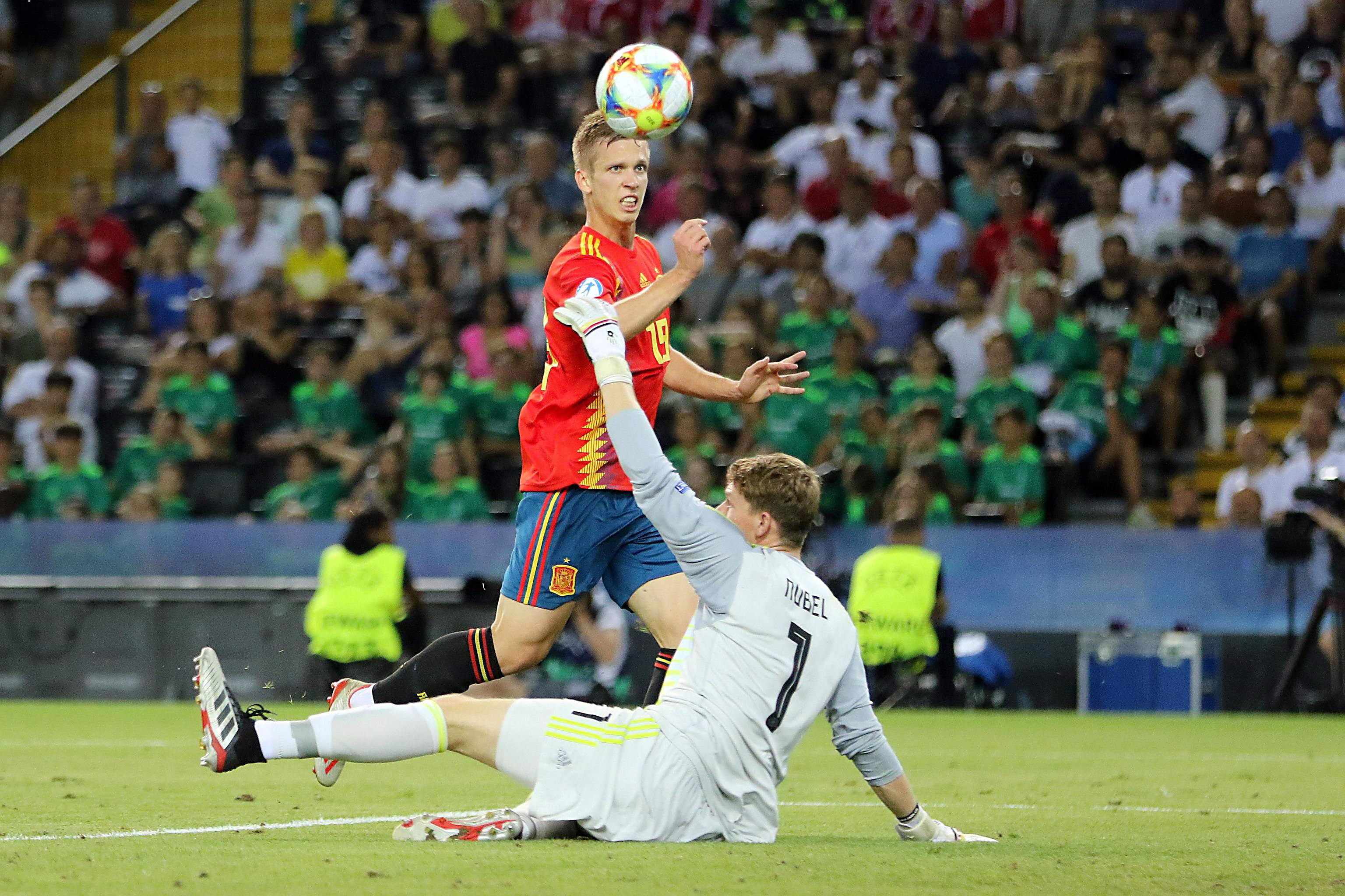 Dani Olmo marcando un gol con España Sub-21 / EFE
