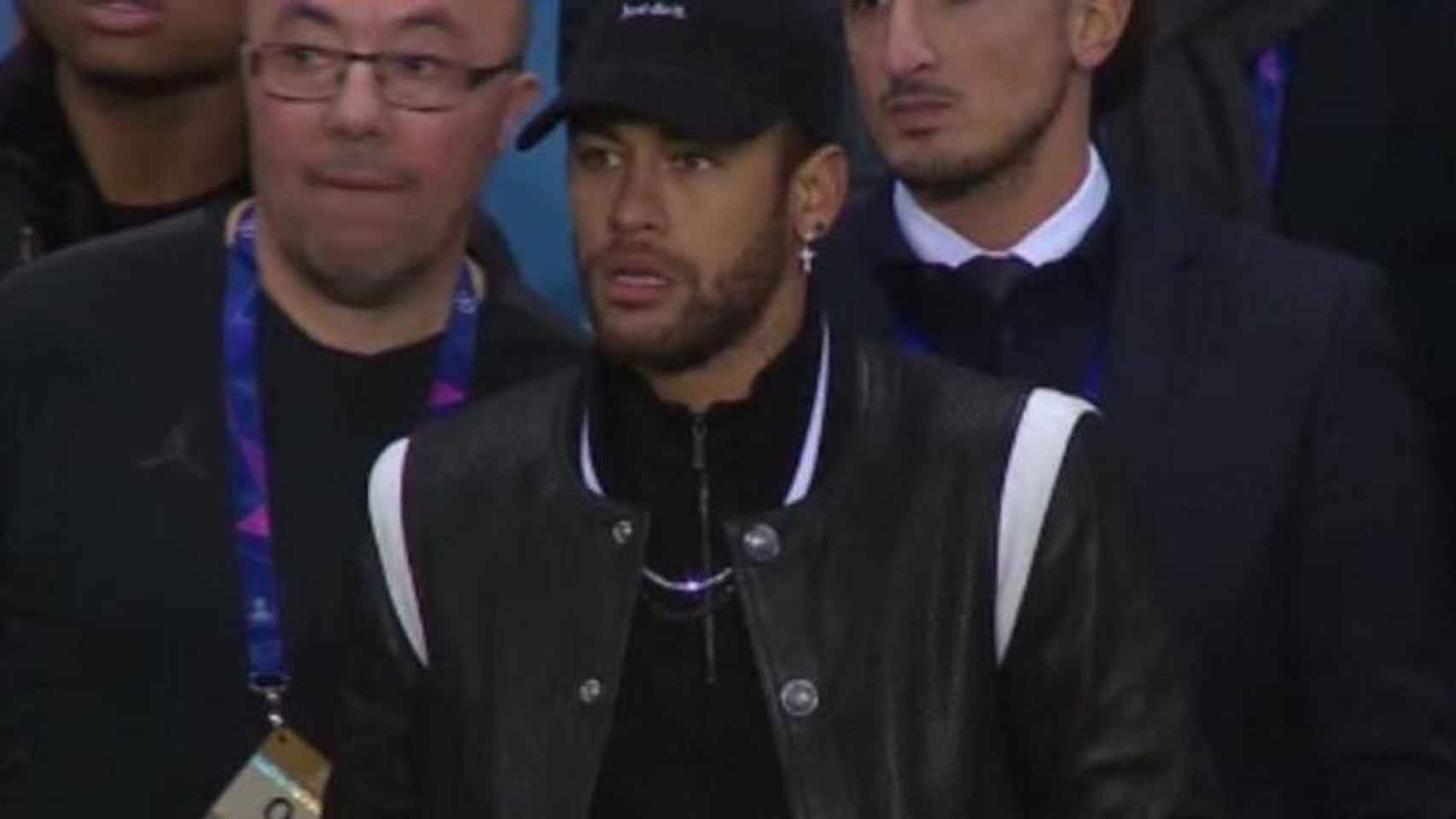 Una foto de Neymar Jr. tras presenciar la eliminación del PSG en Champions League / Twitter