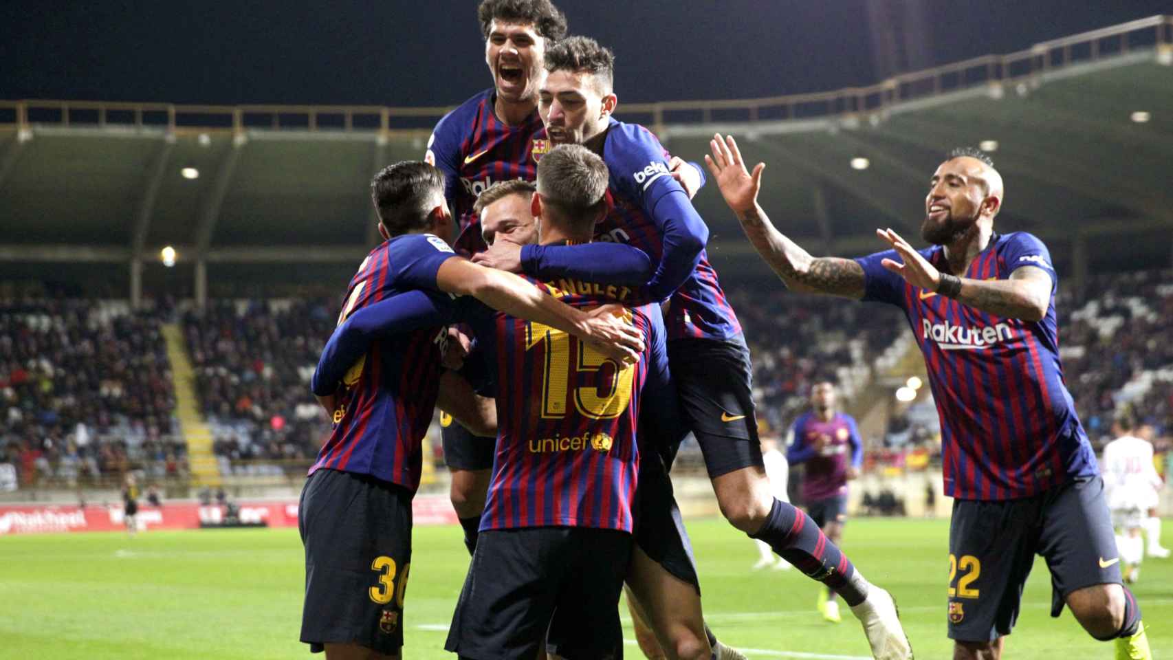 Los jugadores del Barça celebran el gol de Lenglet frente a la Cultural Leonesa / EFE
