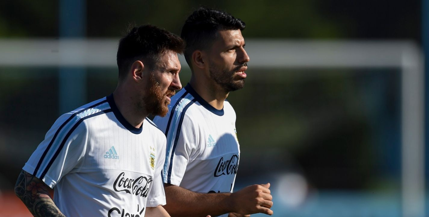 Messi y el 'Kun' Agüero en un entrenamiento previo a la Copa América / EFE
