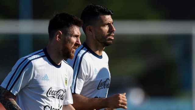 Messi y el 'Kun' Agüero en un entrenamiento previo a la Copa América / EFE