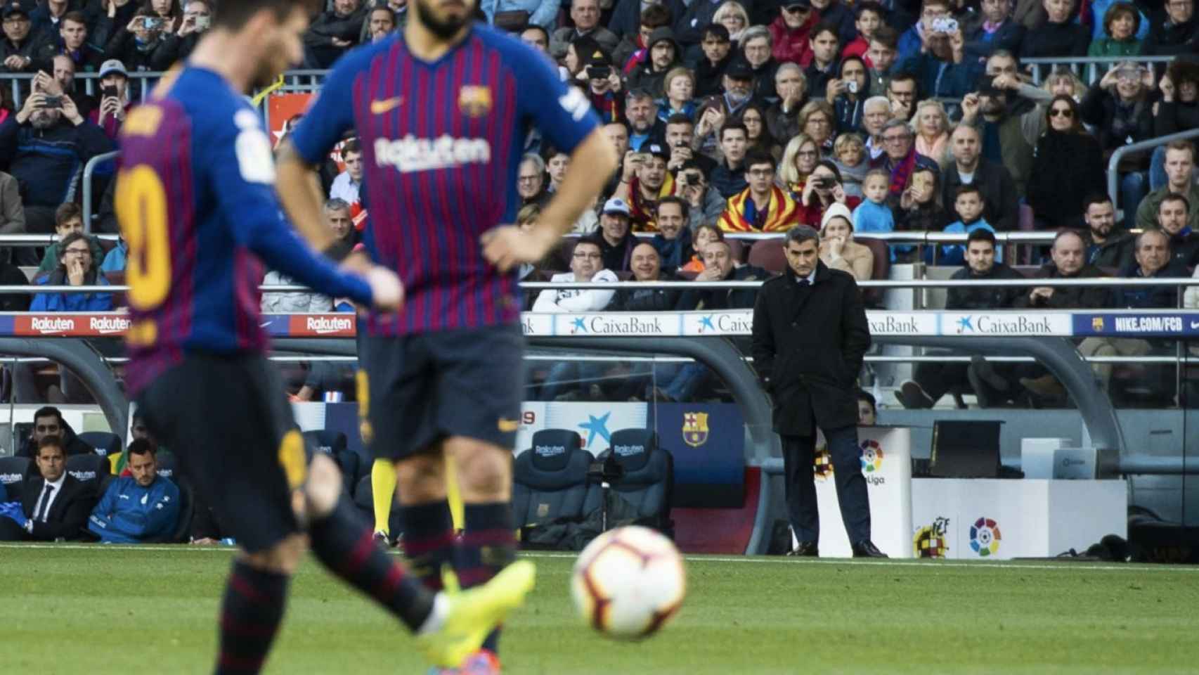 Una foto de Messi ejecutando la falta a lo 'panenka' ante el Espanyol / FCB
