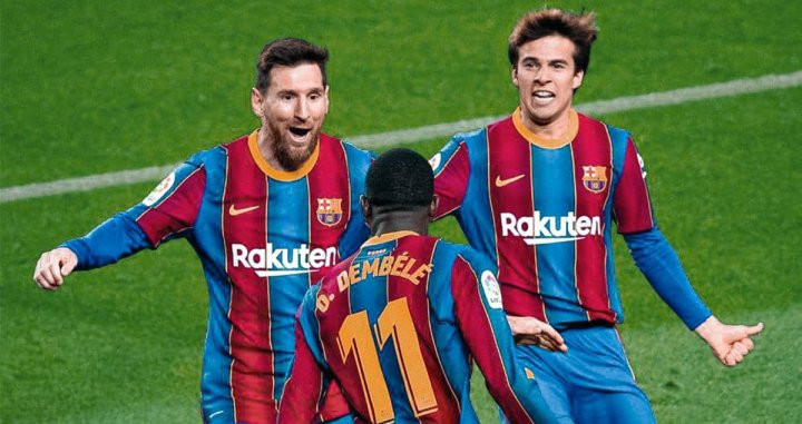 Dembelé, Messi y Riqui Puig celebrando el gol ante el Valladolid / REDES