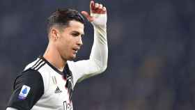 Cristiano Ronaldo, enojado al ser sustituido contra el Milan AC / EFE