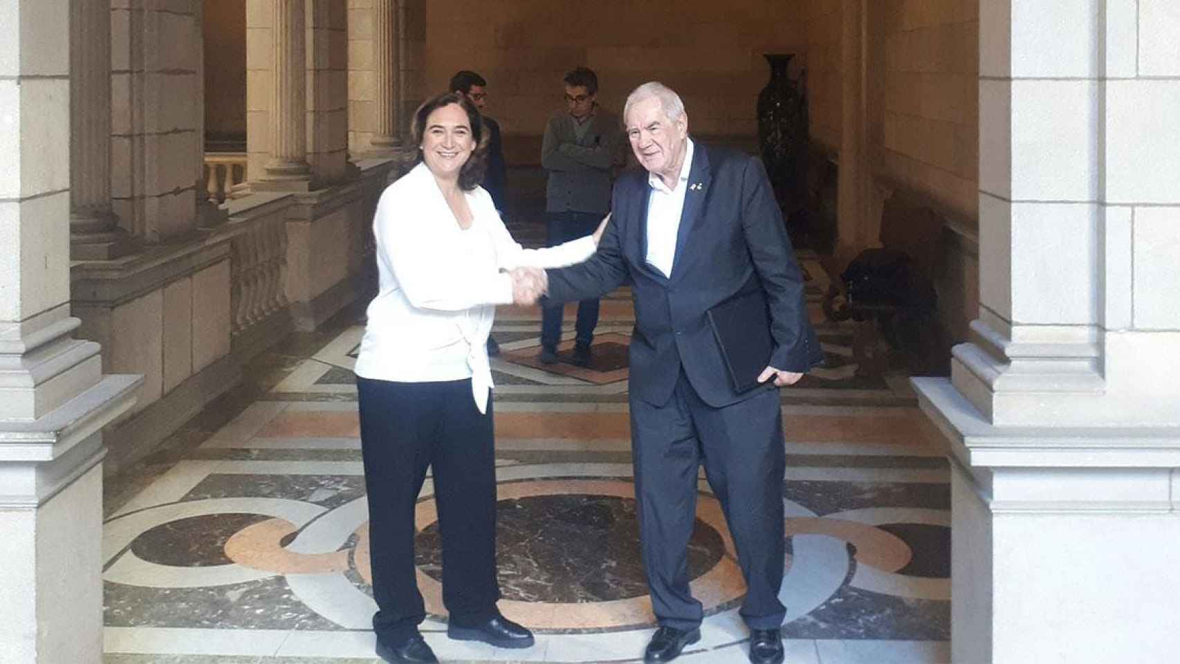 La alcaldesa Ada Colau con Ernest Margall, líder de la oposición en Barcelona / EUROPA PRESS
