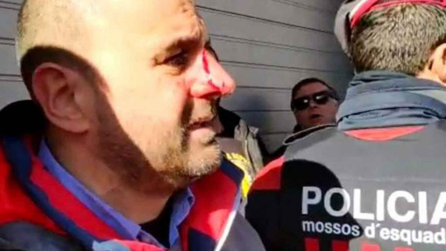 Imagen de la agresión a Sergio Atalaya, concejal de Ciudadanos en Torroella de Montgrí (Girona) / CG