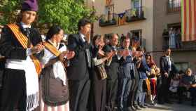 Quim Torra, en la Gala de Campdevànol junto al delegado del Gobierno en Girona, Pere Vila, y el alcalde Joan Manso / @govern