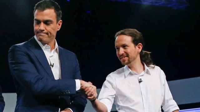 Pedro Sánchez y Pablo Iglesias en una imagen de archivo / EFE El Gobierno negocia Podemos subir fiscalidad ahorro