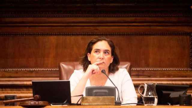Ada Colau, alcaldesa de Barcelona, durante el último pleno municipal / EFE