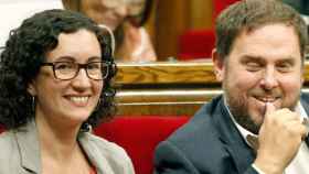La secretaria general de ERC, Marta Rovira, y el líder del partido, Oriol Junqueras, en un pleno del Parlament / EFE