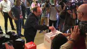 El primer secretario del PSC, Miquel Iceta, vota en las primarias del PSOE / CG