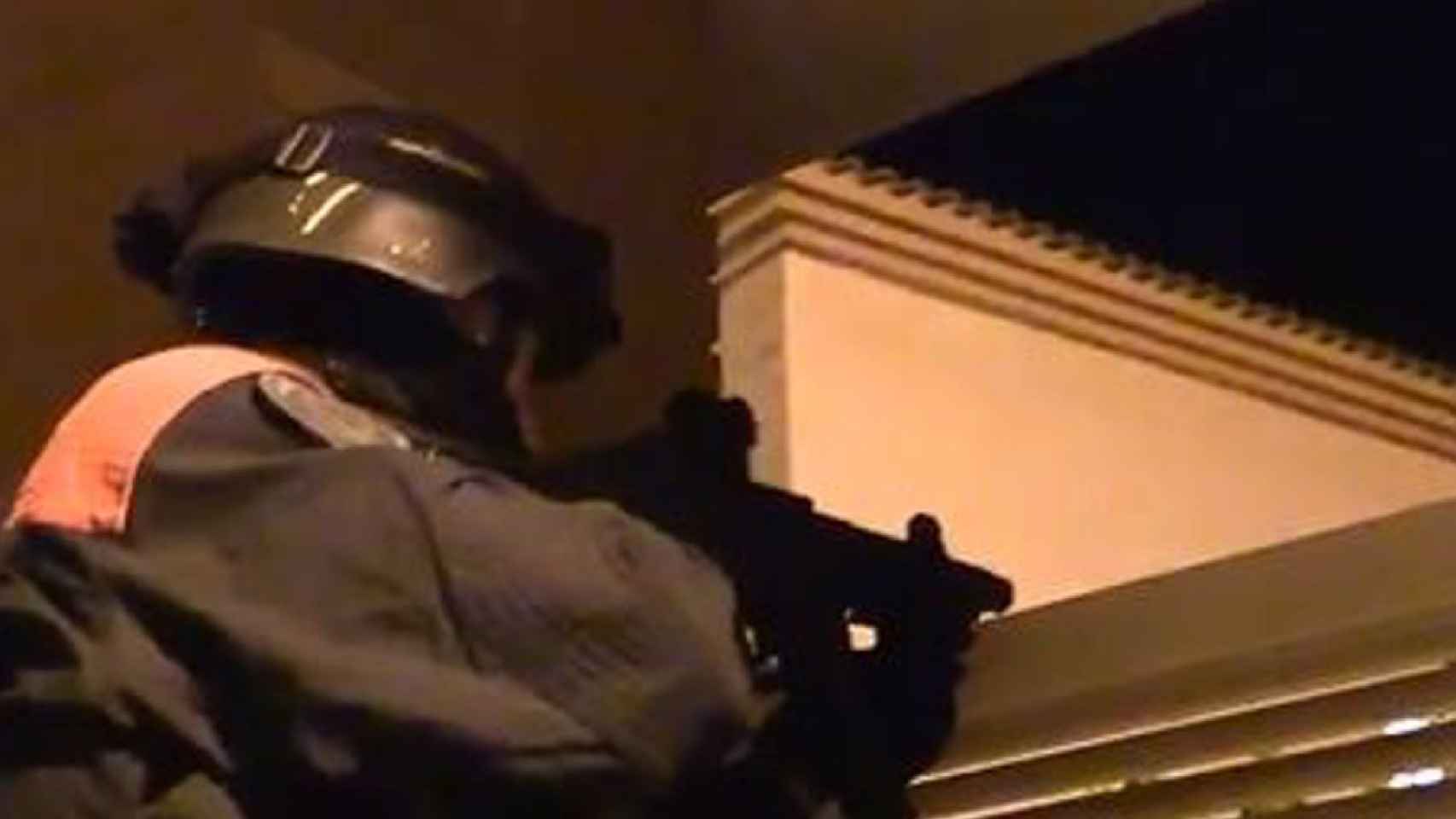 Un agente de los Mossos d'Esquadra durante un operativo contra el narcotráfico / MOSSOS