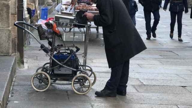 Un afilador en la calle / EUROPA PRESS