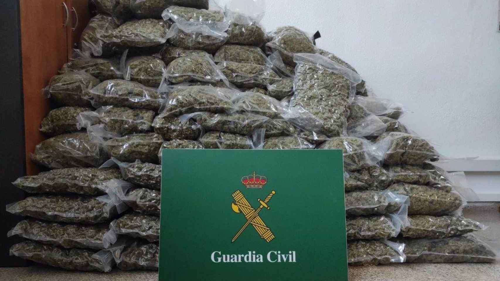 Imagen de los 179 kilos de marihuana incautada en La Jonquera / GUARDIA CIVIL
