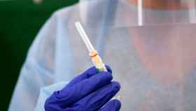 Imagen de una de las vacunas contra el virus SARS-CoV-2 en fase de testeo / EFE