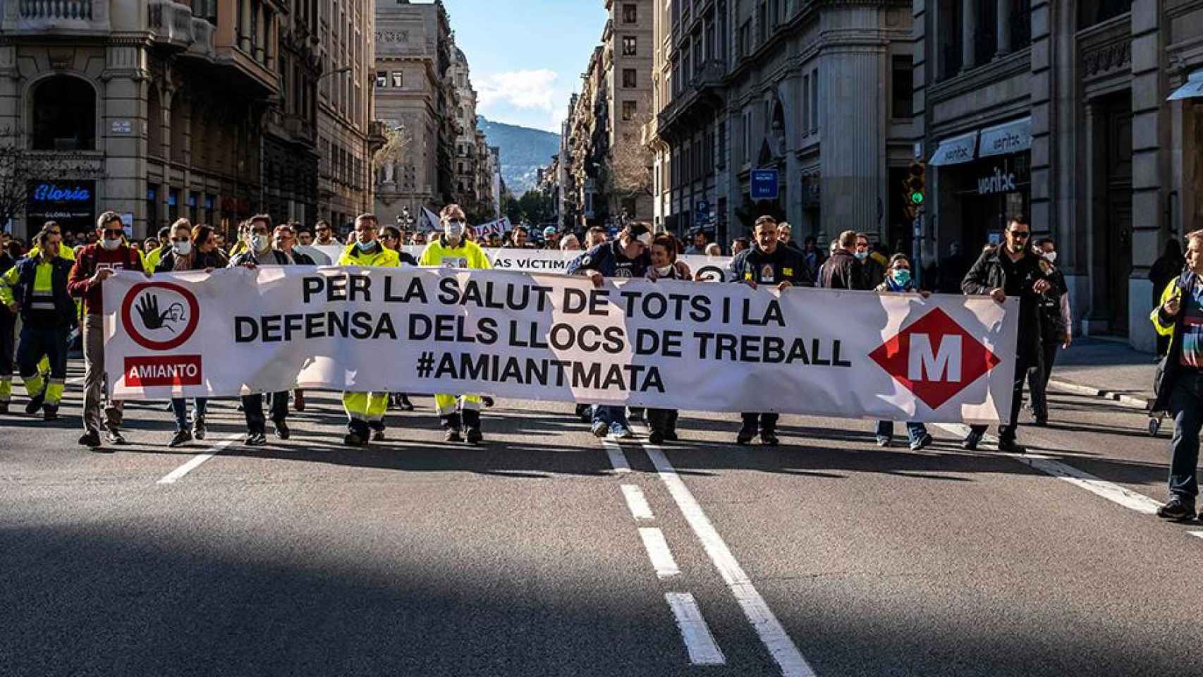 Trabajadores de Metro de Barcelona protestan por el amianto en la red del suburbano / EP