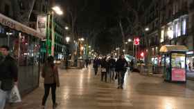 La Rambla de Barcelona de Barcelona de noche, a la altura del metro Liceu / CG