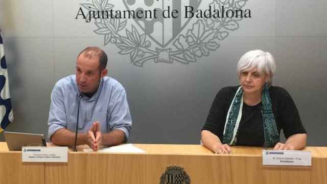La alcadesa de Badalona, Dolors Sabater, y el concejal de Espacios Públicos, Francesc Duran / EUROPA PRESS