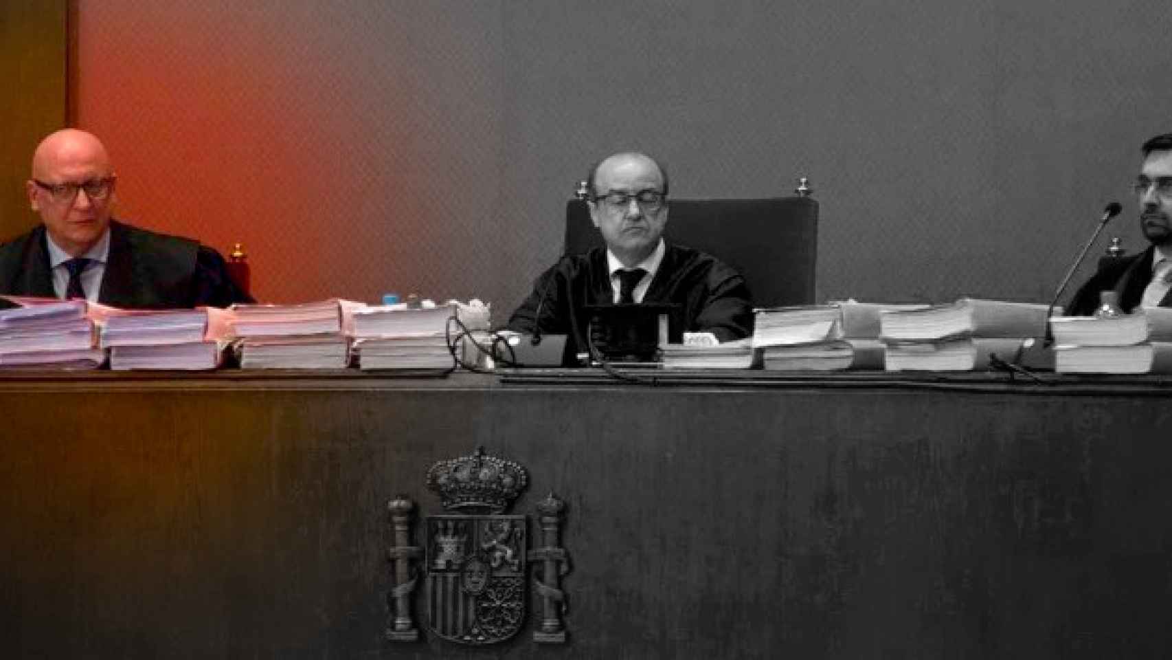 El magistrado Carlos Ramos (i) en el juicio a Artur Mas / CG