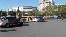 Unidades de los Mossos d'Esquadra que han participado en el simulacro antiterrorista en Plaza Cataluña de Barcelona.