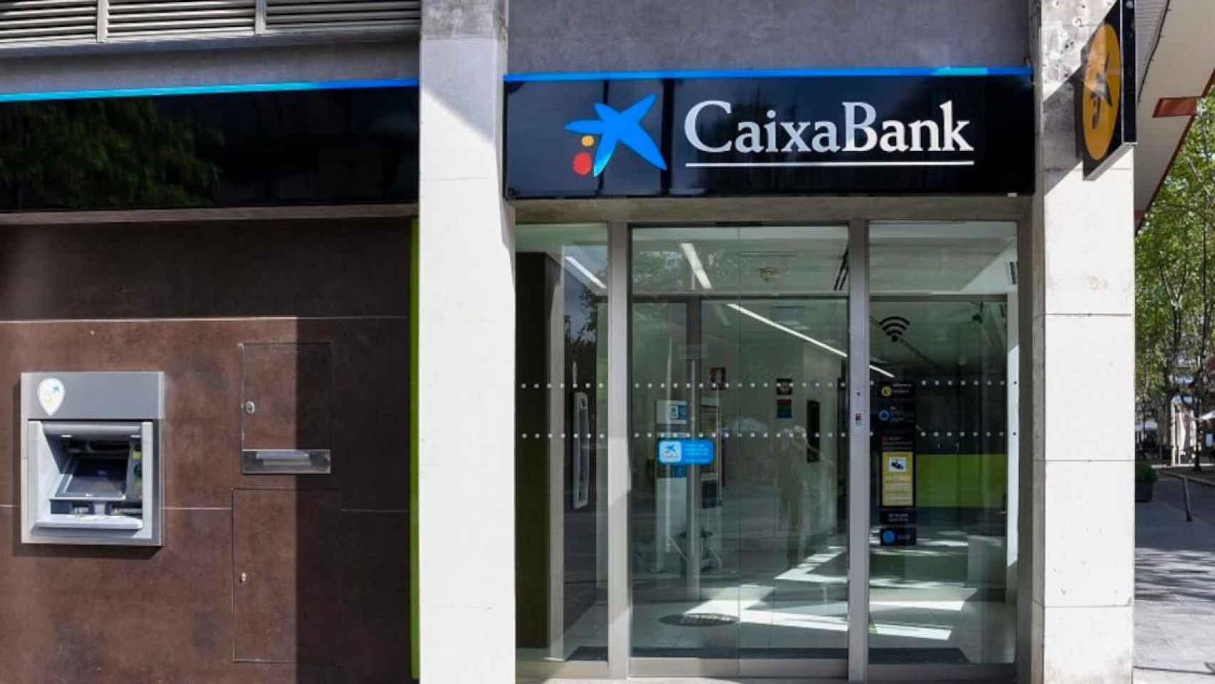 Una oficina de la red de sucursales bancarias de Caixabank / EP