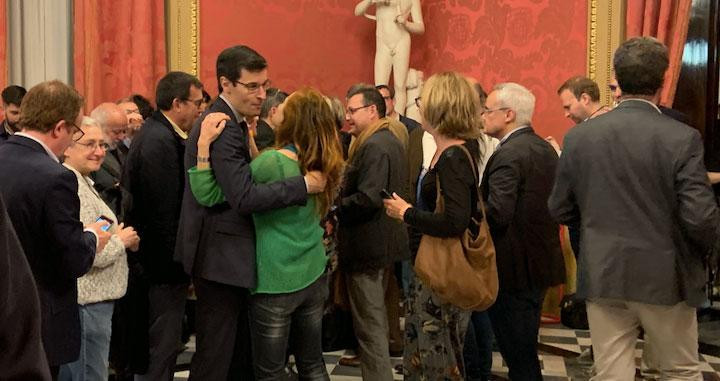 Los representantes de la ANC celebran en la Casa Llotja de Mar que el independentismo ha tomado la Cámara de Comercio de Barcelona / CG