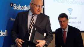 Josep Oliu, presidente de Banco Sabadell, y Jaume Guardiola, consejero delegado, durante la presentación de resultados 2018 / EFE