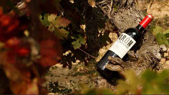 Una botella de Bodegas Tarón  / BODEGAS TARÓN