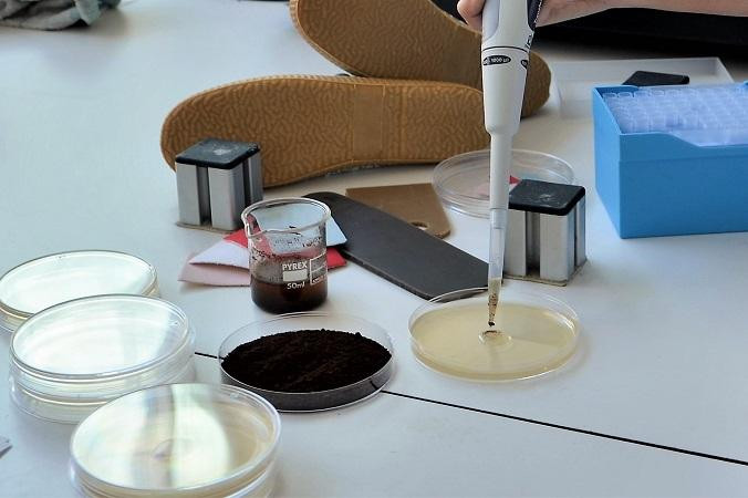 Científicos investigando las propiedades del café / CENTRO TECNOLÓGICO DE CALZADO DE LA RIOJA