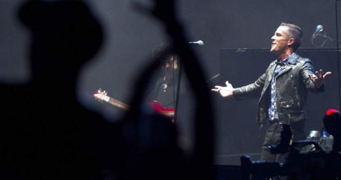 El cantante de The Killers, Brandon Flowers, en uno de sus conciertos en el FIB, en 2013 / EFE