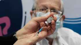 Israel aprueba la cuarta dosis de la vacuna contra el coronavirus /EP