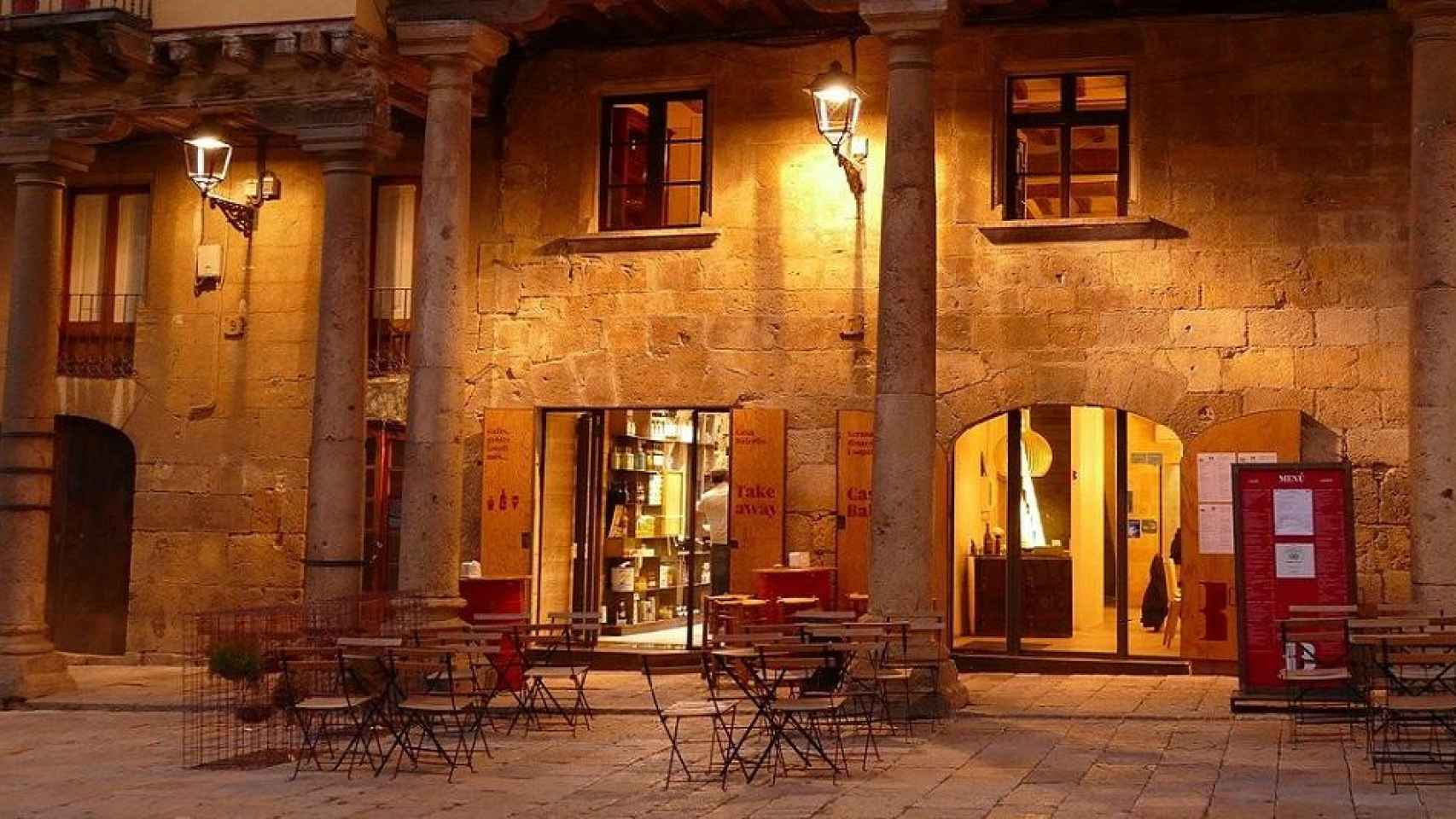 Uno de los restaurantes con terraza en Tarragona / Eveline de Bruin EN PIXABAY