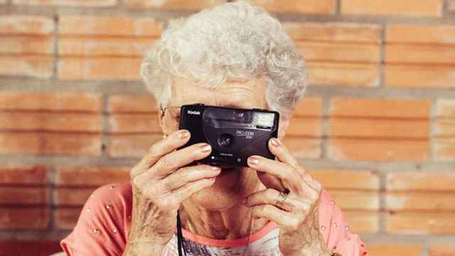 Una foto ilustrativa de una anciana