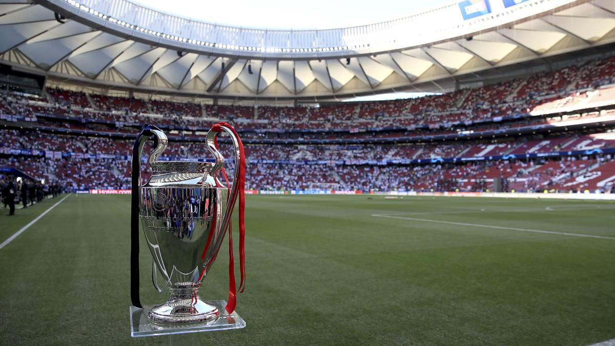El trofeo de la Champions, en el estadio Da Luz en Lisboa / EFE