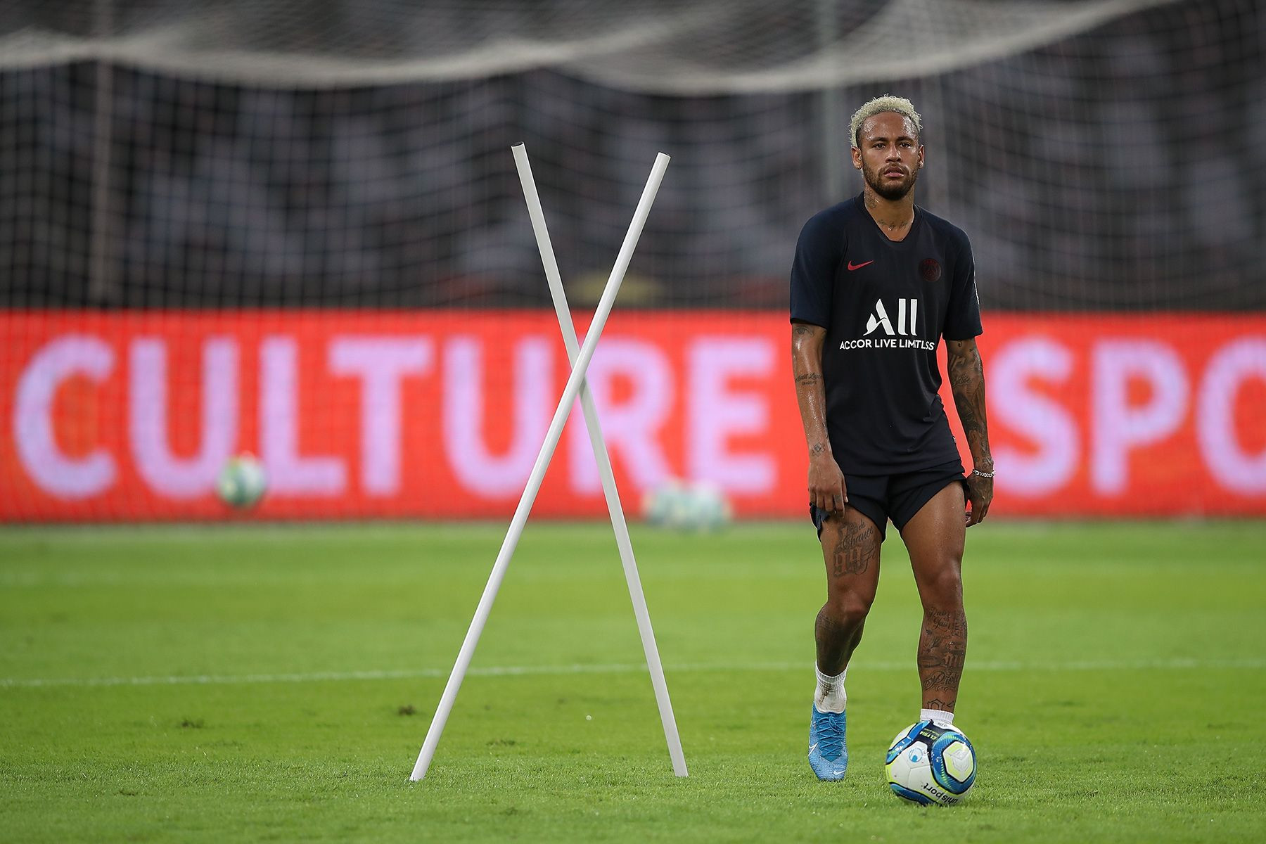 Neymar, en un entrenamiento del PSG | EFE