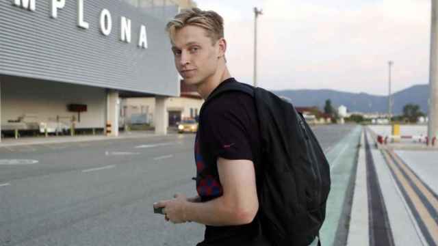 Una foto de Frenkie de Jong durante el desplazamiento a Pamplona / FCB