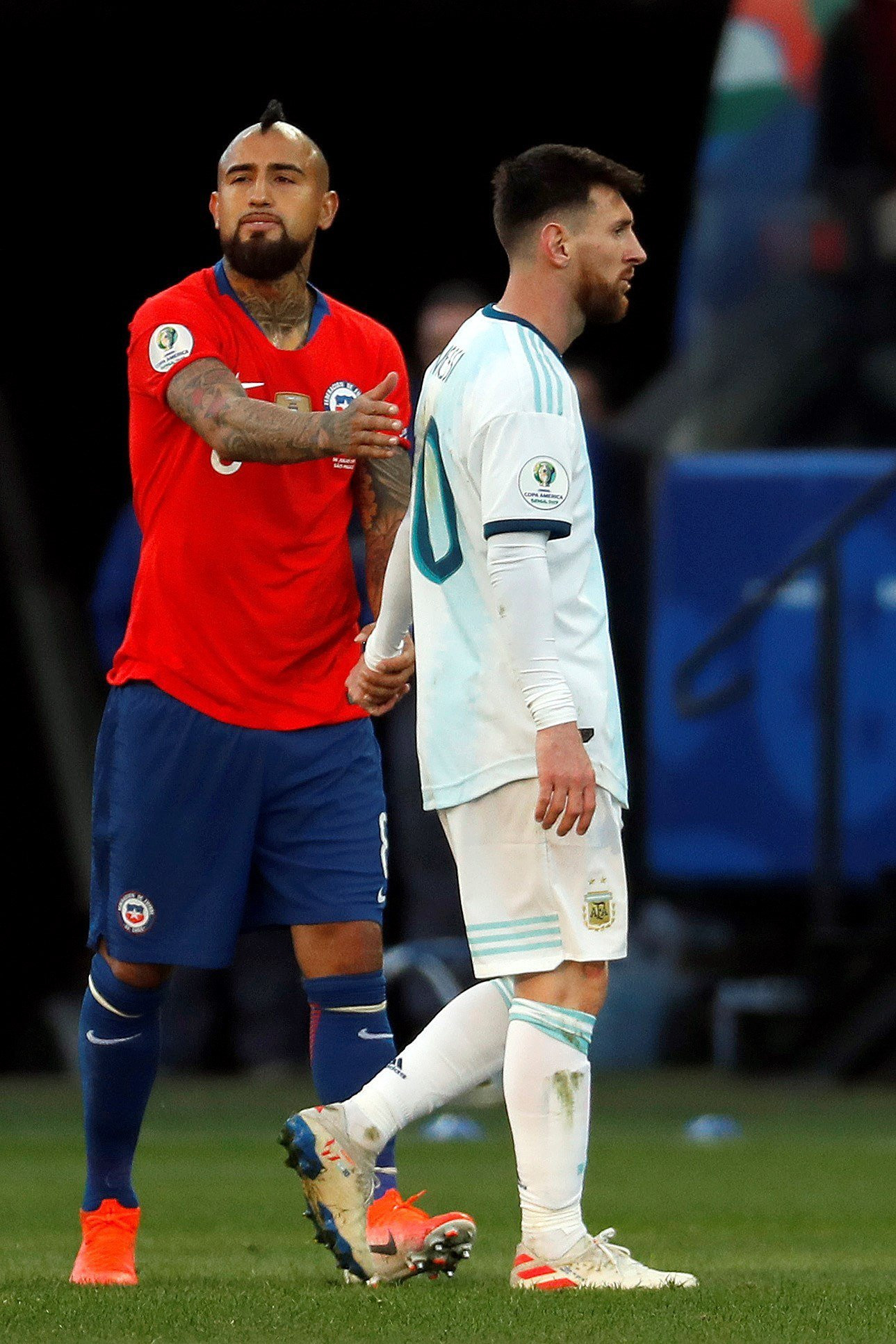 Messi y Arturo Vidal durante el Argentina-Chile / EFE