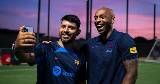 El Kun Agüero y Thierry Henry, juntos con el FC Barcelona / FCB