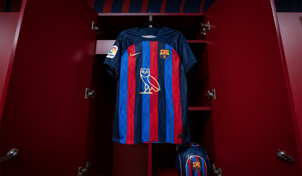 Drake, el primer cantante en aparecer en la camiseta del FC Barcelona / FCB