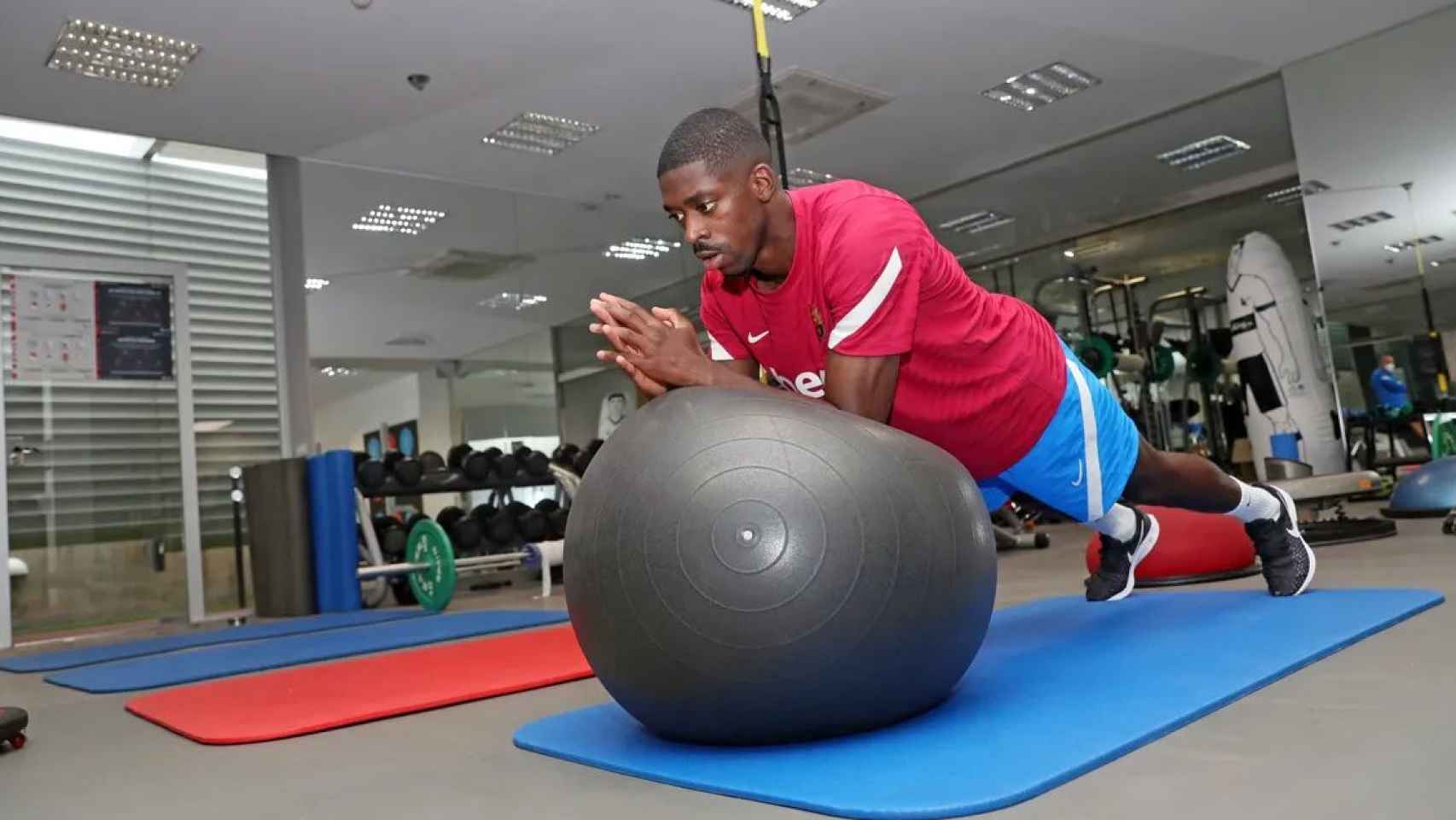 Dembelé continúa con su recuperación en el gimnasio del Barça / FCB