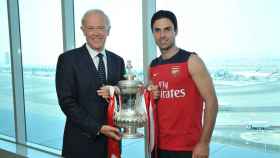 Mikel Arteta, entrenador del Arsenal, con la FA Cup / Redes