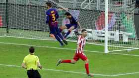 Correa celebra su gol ante la pasividad del Barça | EFE